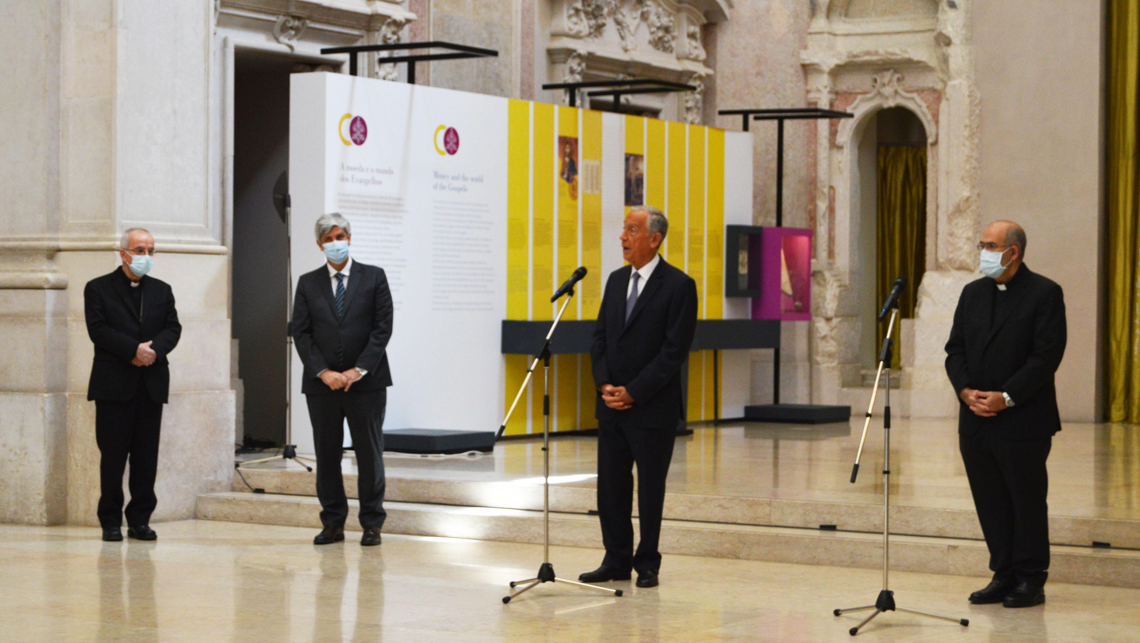 O Presidente da República, Marcelo Rebelo de Sousa, e o Cardeal D. Tolentino de Mendonça visitam exposição temporária